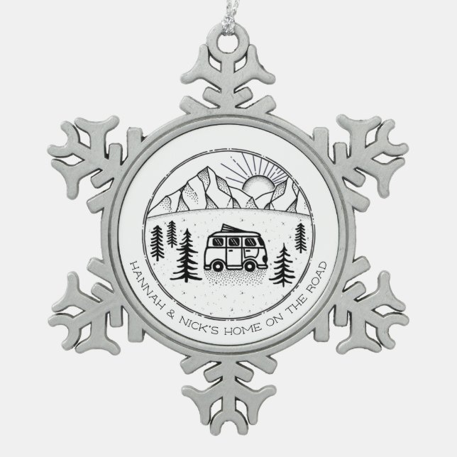 Ornement Flocon De Neige Campers personnalisés Van Life Couples en plein ai (Devant)