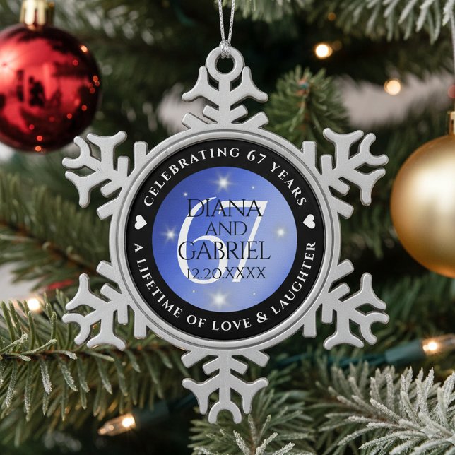 Ornement Flocon De Neige Élégant 67e anniversaire Mariage de Star Sapphire (67th Star Sapphire Wedding Anniversary Snowflake Pewter Ornament Cover Photo)