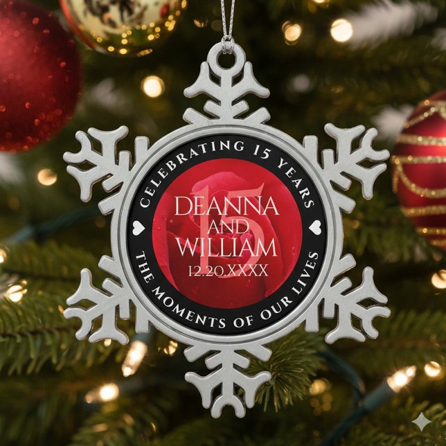 Ornement Flocon De Neige Élégante fête du 15e anniversaire du Mariage Rose (15th Rose Wedding Anniversary Snowflake Pewter Ornament Cover Photo.png)