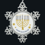 Ornement Flocon De Neige Festive Menorah bougies Bonne Hanoukka<br><div class="desc">Faux bougies menorah en feuille d'or pour votre fête Hanoukka. Illustration de la menorah lunaire avec des étoiles blanches recouvertes de bougies célestes sur un socle de bougies menorah en faux or. Menorah starry Hanoukka illustrés cadeaux de conception et produits en papier.</div>