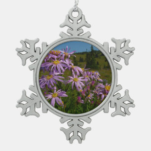 Ornement Flocon De Neige Fleurs d'aster violettes au mont Rainier
