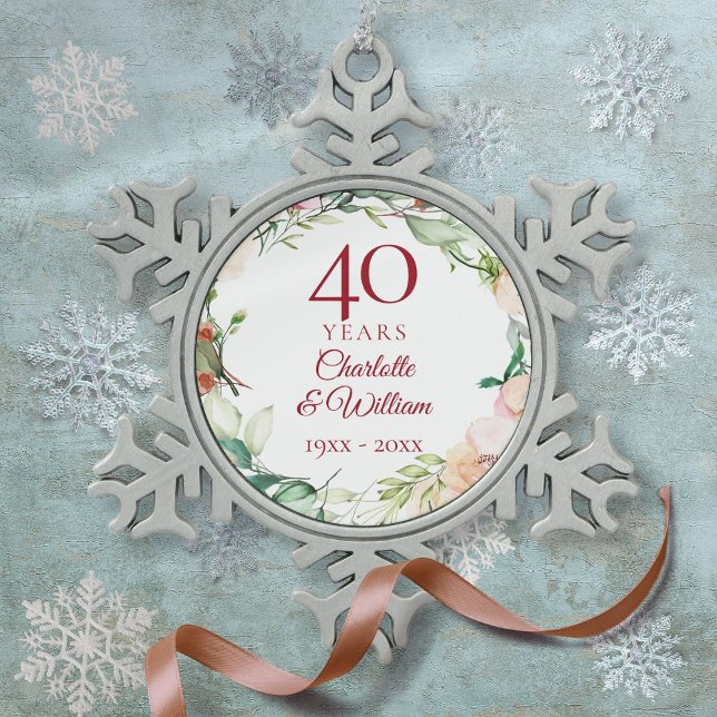 Ornement Flocon De Neige Floral Garland rose 40e anniversaire Mariage (Roses Floral Garland 40th Wedding Anniversary Snowflake Pewter Christmas Ornament)