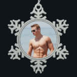 Ornement Flocon De Neige Hot Guy Bare Poitrine Musculaire Abs Beach Shirles<br><div class="desc">Hot Guy Bare Chest Muscular Abs Beach Shirless Photo Ornament - Hang ce sexy chaud sur votre arbre de vacances ou de faire un plein pour cette personne spéciale avec cet ornement de Noël habillé.</div>