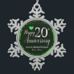 Ornement Flocon De Neige Joyeux 20e anniversaire de Mariage<br><div class="desc">Joli ornement gris Joyeux 20e anniversaire. Faux feuille le 20 et comme cadre de bordure. Arrière - plan à huile verte créé par Valarie Wade. Petit bijou de coeur vert dans le coin supérieur. Les noms et les dates sont réglables.</div>