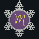 Ornement Flocon De Neige Lettre initiale Monogramme élégant Indigo jaune<br><div class="desc">Voulez-vous posséder un produit avec les initiales de votre nom? Il est très simple,  esthétique et attrayant.</div>