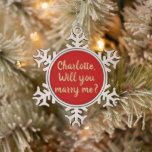 Ornement Flocon De Neige Me marierez-vous d'or rouge proposition de nom per<br><div class="desc">Will You Marry Me or rouge de script de nom de la proposition Snowflake Pewter Noël Ornament. Elégant joli faux or et ornement rouge pourpre. Fiançailles romantique de Noël,  proposition de mariage.</div>