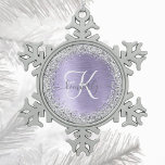 Ornement Flocon De Neige Métal brossé violet Parties scintillant d'argent N<br><div class="desc">Personnalisez facilement ce flocon de neige chic et branché design ornemental de Noël avec une jolie parties scintillant brillante en argent sur un arrière - plan métallique brossé violet.</div>