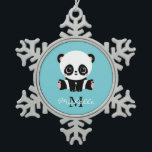 Ornement Flocon De Neige Monogram Cute Panda Personnalisé Bubble Gum Bleu<br><div class="desc">Un mignon ours de panda assis par terre sur un arrière - plan bleu gomme à bulles. Personnalisez avec votre monogramme et nom ou supprimez du texte dans les zones de texte sans nom.</div>