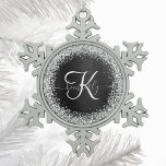 Ornement Flocon De Neige Monogramme à étincelle noire à Parties scintillant<br><div class="desc">Personnalisez facilement ce design élégant et branché de décoration de Noël avec une jolie parties scintillant brillante en argent sur un arrière - plan métallique brossé noir.</div>