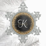 Ornement Flocon De Neige Monogramme à étincelle noire à Parties scintillant<br><div class="desc">Personnalisez facilement ce design tendance et élégant,  avec une jolie parties scintillant dorée brillante sur un arrière - plan métallique brossé noir.</div>