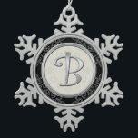Ornement Flocon De Neige Monogramme d'argent élégant B Noël<br><div class="desc">Un monogramme d'argent élégant design initial pour ajouter de l'élégance à votre ornement festif.Les ornements de Noël monogrammés s'ajouteront à votre décor de Noël.L'ornement de Noël monogrammé d'argent est disponible dans toutes les initiales de l'alphabet.</div>