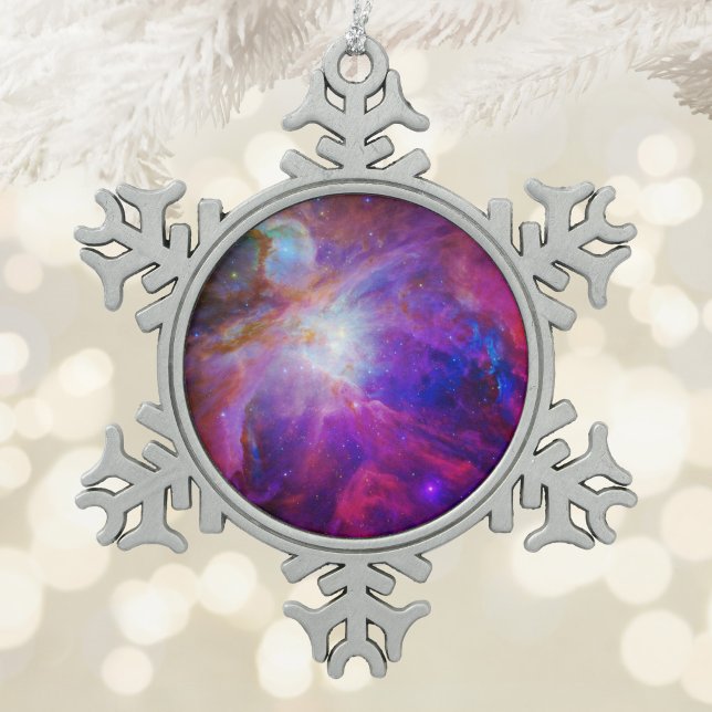 Ornement Flocon De Neige Nébuleuse d'Orion teintée de rose (Pink Tinted Orion Nebula Snowflake Pewter Christmas Ornament)