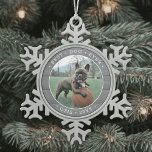 Ornement Flocon De Neige N'importe quel texte Meilleur chien Jamais Simple<br><div class="desc">Célébrez les joies simples de votre membre de la famille furry avec cette photo personnalisée et texte rond flocon de flocon de neige ornement. L'écriture et l'image de ce modèle sont simples à personnaliser. (AVIS DE CONCEPTION D'IMAGE ET DE TEXTE : 1) Pour ajuster la position du libellé, ajoutez des...</div>