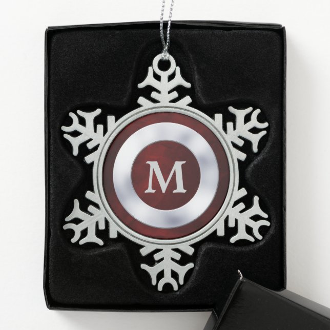 Ornement Flocon De Neige Noël du Monogramme d'argent rouge (Boîte)
