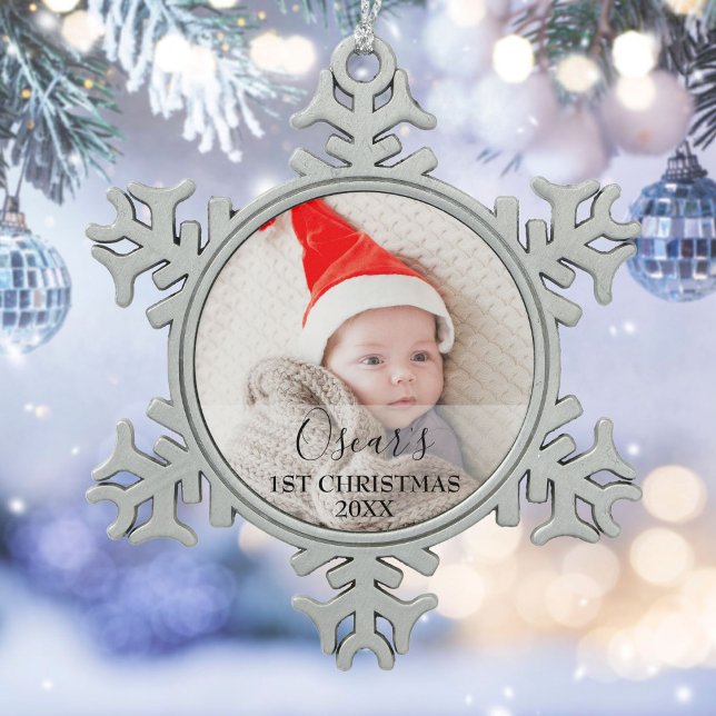 Ornement Flocon De Neige Nom photo du bébé de Noël (First Christmas Baby Photo Name Snowflake Pewter Christmas Ornament)