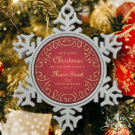 Ornement Flocon De Neige Notre premier Noël dans notre nouvelle maison Faux<br><div class="desc">Premier Noël dans<add name="" of="" your="" street="">Rue dans classique et simple serif et écriture cursive typographie sur un arrière - plan rouge avec des courbes en faux or orné.</add></div>