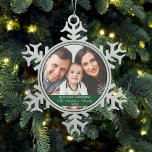 Ornement Flocon De Neige Notre première photo de famille de Noël<br><div class="desc">Élégant Script Notre première photo de famille de Noël Green Snowflake Ornament</div>