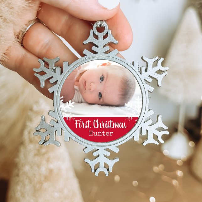 Ornement Flocon De Neige Nouveau-né 1er Noël Photo Feux de neige rouges (Rustic snowflake family holiday keepsake photo ornament perfect for gifts to bring joy to others.)