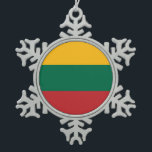 Ornement Flocon De Neige Ornement de flocons de neige avec drapeau lituanie<br><div class="desc">Fêtez la saison des fêtes avec fierté nationale en utilisant ce charmant ornement de flocon de neige avec le drapeau de la Lituanie! Conçu pour mêler une élégance festive à une signification culturelle, cet ornement présente le tricolore jaune, vert et rouge vibrant de Lituanie, au coeur d'un design de flocs...</div>