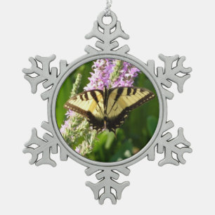 Ornement Flocon De Neige Papillon à queue d'aronde sur des fleurs sauvages