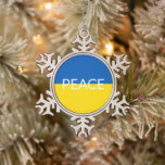 Ornement Flocon De Neige Peace Ukraine drapeau bleu jaune texte personnalis<br><div class="desc">Peace Ukraine drapeau bleu jaune texte personnalisé Snowflake Pewter Noël Ornement. Texte blanc entièrement personnalisable,  ou vous pouvez simplement le supprimer.</div>