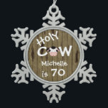 Ornement Flocon De Neige Personalisé Funny Holy Cow 70th Birthday Ornament<br><div class="desc">Personnalisée Humoristique Vache Sainte Quelqu'un est 70 Anniversaire Flocon de neige ornement de Noël avec Faux Barn Arrière - plan en bois.</div>