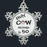 Ornement Flocon De Neige Personnalisé Funny Holy Cow 50th Birthday Ornament<br><div class="desc">Personalisé Humoristique Vache sainte Quelqu'un est 50 Anniversaire Snowflake Noël Ornament en noir et blanc.</div>