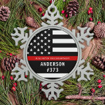 Ornement Flocon De Neige Pompier Fireman personnalisé Mince ligne rouge<br><div class="desc">Ornement personnalisé de ligne rouge mince - drapeau américain dans les couleurs du drapeau de pompier, design moderne noir rouge. Personnalisez-vous avec le nom du pompier ou service d'incendie. Cet ornement personnalisé de pompier est parfait pour les services d'incendie, de pompiers, ou comme souvenir et service d'incendie cadeaux de Noël...</div>