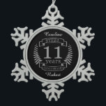 Ornement Flocon De Neige Steel Eleventh wedding anniversary 11 ans<br><div class="desc">Un design pour célébrer 11 ans de mariage. Ce design a un design couleur gris (acier) sur un arrière - plan noir. L'acier est le cadeau traditionnel pour cette occasion. Le texte dit acier 11 ans anniversaire. Un design romantique pour célébrer votre 11e année de mariage. Si vous voulez de...</div>