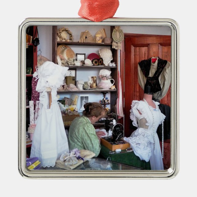 ORNEMENT MÉTALLIQUE ANGLETERRE VICTORIENNE (Devant)