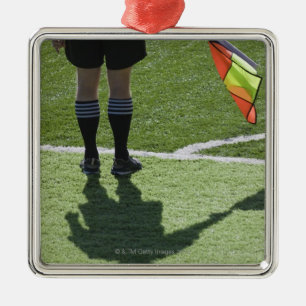 Ornement Métallique Arbitre du football tenant le drapeau
