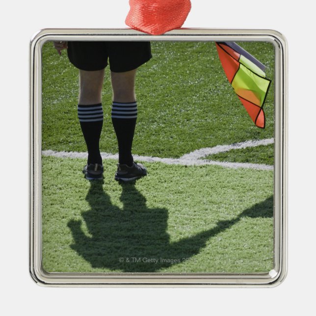 Ornement Métallique Arbitre du football tenant le drapeau (Devant)