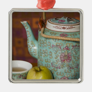 Ornement Métallique Chine, Hong Kong. théière chinoise traditionnell