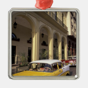 Ornement Métallique Cuba, La Havane. Chevys colorés des années 1950