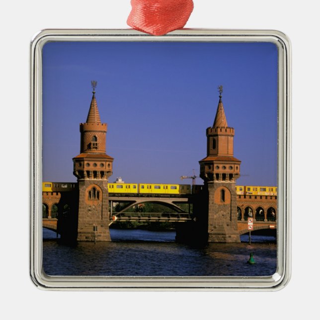 Ornement Métallique Europe, Allemagne, Berlin. Kreuzberg, Oberbaum (Devant)