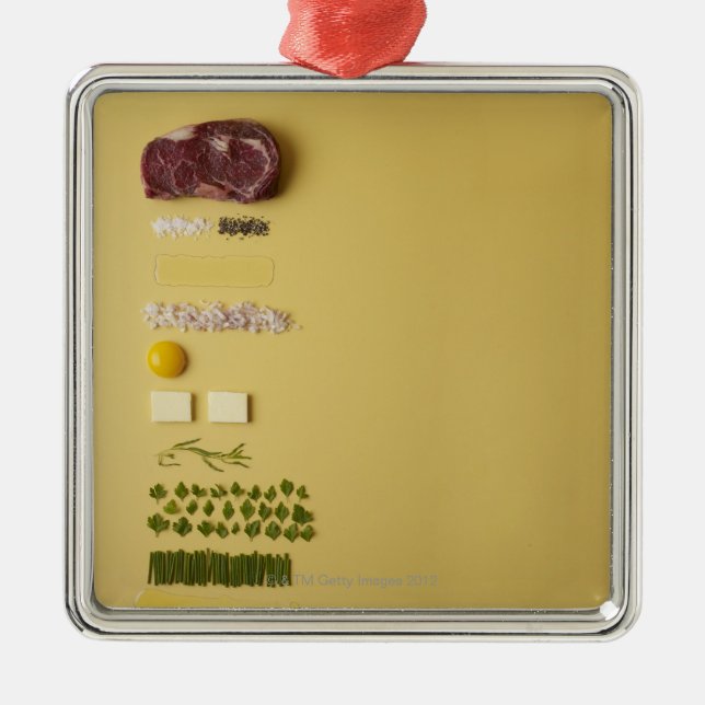Ornement Métallique Ingrédients pour tartare de bifteck sur le jaune (Devant)