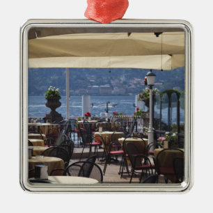 Ornement Métallique Italie, province de Côme, Bellagio. Café au bord d