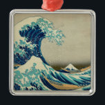 Ornement Métallique La Grande Vague au large de Kanagawa<br><div class="desc">Le Grand Wave off de Kanagawa. The Great Wave Off Kanagawa (神 奈 de 川 Kanagawa-oki nami ?, In the Well of a wave off Kanagawa/"Under the Wave off Kanagawa"), donc known as The Great Wave or simply The Wave, is a woodblock by the Japonais anese ukiyo-e artist hokusai. Voir...</div>