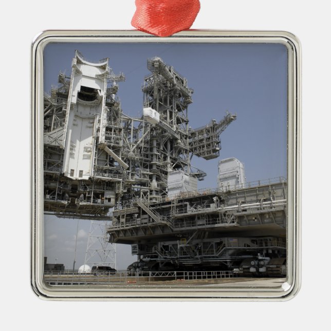 Ornement Métallique La plateforme de lancement mobile est en cours de  (Devant)