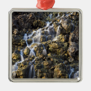 Ornement Métallique La saumure tombe de la roche volcanique chute de 2