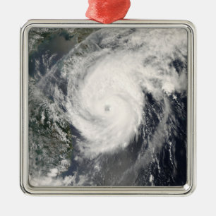 Ornement Métallique Le typhon Neoguri approche la Chine 2