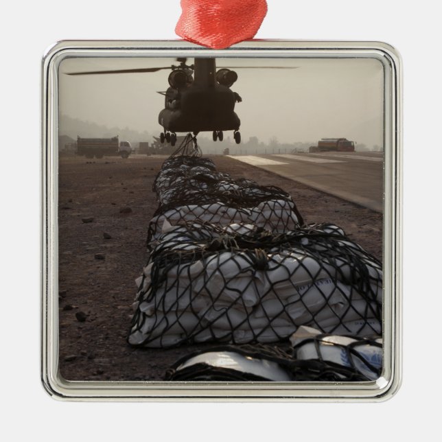 Ornement Métallique Les marines attachent des charges de traîneau (Devant)