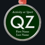 Ornement Métallique Lettre de Varsité du collège ou du secondaire Keep<br><div class="desc">Cliquez sur "personnaliser" pour personnaliser ce cadeau avec votre arrière - plan et vos jeux de couleurs.</div>