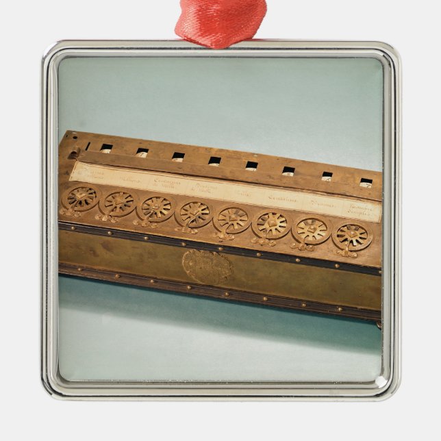 Ornement Métallique Machine à calculer inventée par Blaise Pascal (Devant)