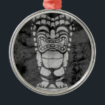 Ornement Métallique Makapuu Beach Hawaiian riant Tiki Batik<br><div class="desc">Un tiki design riant à la texture batik partout. Ce tiki rappelle les motifs des chemises aloha vintages des années 40 et 50. Ce design se décline en plusieurs couleurs.</div>