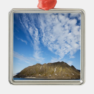 Ornement Métallique Norvège, Svalbard, Nuages au-dessus de falaises ab