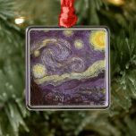Ornement Métallique Nuit étoilée par Vincent van Gogh, Art Vintage<br><div class="desc">Starry Night (1889) de Vincent van Gogh est un post impressionnisme vintage de peinture de paysage d'art. Vue sur une ville dans une vallée la nuit avec les nuages tourbillonnants, les étoiles brillant et une belle lune jaune dorée croissant. Il a été peint pendant la journée de mémoire et est...</div>