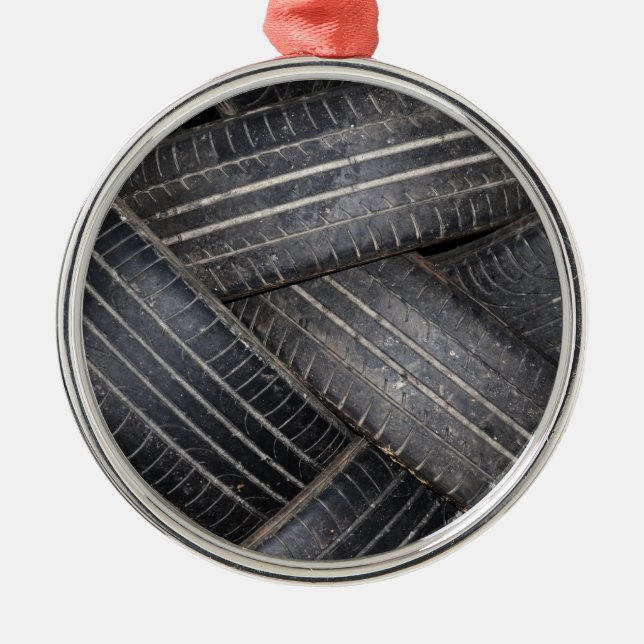 Ornement Métallique Pneus anciens pour le recyclage (Devant)