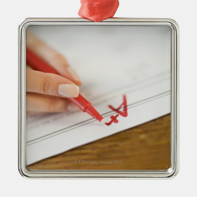 Ornement Métallique Professeur écrivant A plus la catégorie sur la (Devant)