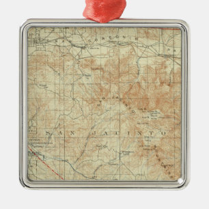 Ornement Métallique Quadrilatère de San Jacinto montrant la crevasse